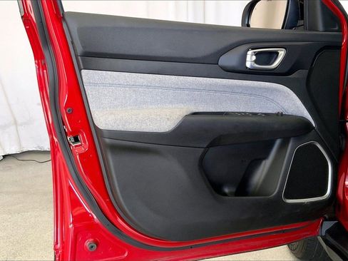 Used 2023 Jeep Compass Sport image 25