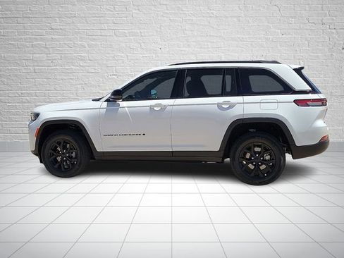 New 2026 Jeep Grand Cherokee Altitude AWD/4WD image 2