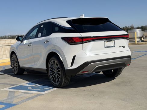New 2026 Lexus RX 450h AWD image 8