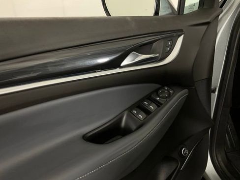 Used 2024 Buick Enclave Essence image 28