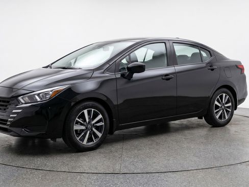 Used 2025 Nissan Versa SV FWD image 3