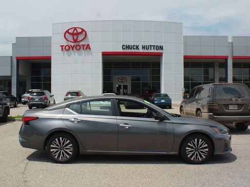 Used 2024 Nissan Altima 2.5 SV FWD image 1