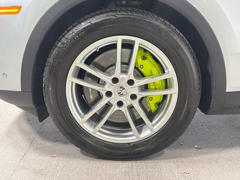 Certified 2026 Porsche Cayenne E-Hybrid AWD/4WD image 42