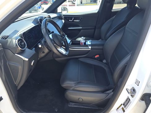 Used 2024 Mercedes-Benz GLC 300 4MATIC image 11
