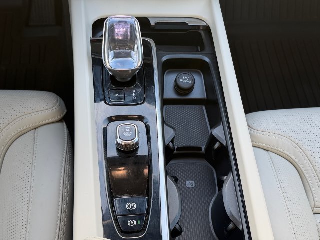 Used 2024 Volvo XC60 B5 Ultimate AWD/4WD image 22