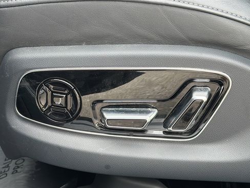 Used 2023 Audi S8 4.0T image 25