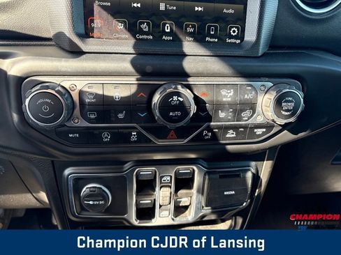 Used 2021 Jeep Wrangler Unlimited Sahara w/ Uconnect 4C Nav & Sound Group AWD/4WD image 28