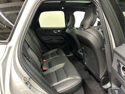 Certified 2022 Volvo XC60 B6 R-Design w/ Advanced Package image 17