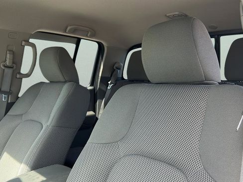 Used 2021 Nissan Frontier SV image 14