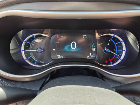 Used 2024 Chrysler Pacifica Limited FWD image 30