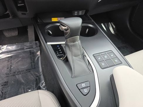 Used 2024 Lexus UX 250h FWD w/ Premium Package image 26