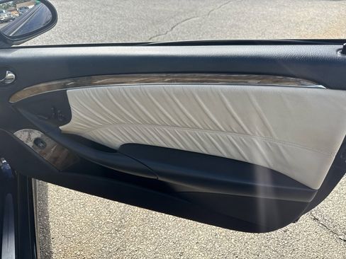 Used 2009 Mercedes-Benz CLK 550 Cabriolet w/ Premium I Pkg image 34