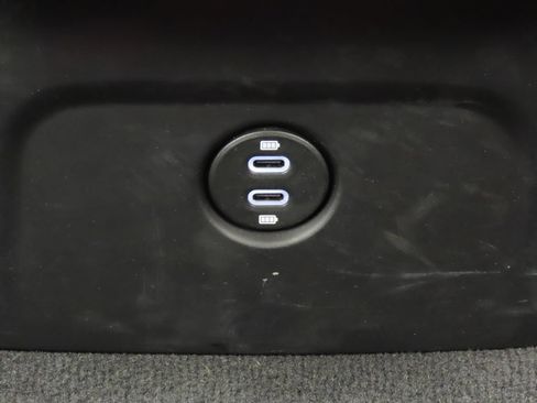 Certified 2026 Porsche Macan AWD/4WD image 34