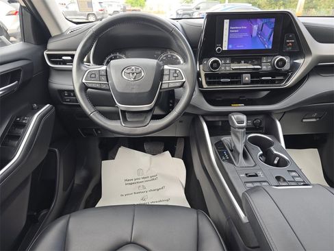 Certified 2023 Toyota Highlander Limited image 7