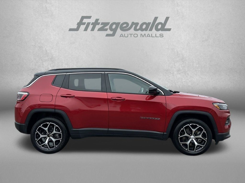 Used 2024 Jeep Compass Limited AWD/4WD image 4