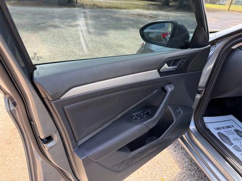 Used 2019 Volkswagen Jetta SE image 14