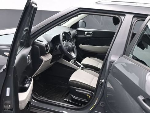 Used 2024 Hyundai Venue SEL FWD image 19
