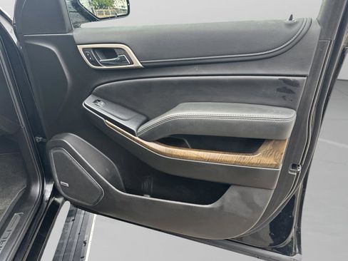 Used 2019 GMC Yukon Denali w/ Denali Ultimate Package image 13