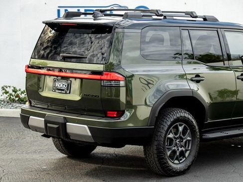 Used 2025 Lexus GX 550 image 3