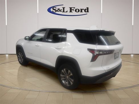 Used 2025 Chevrolet Equinox LT image 4