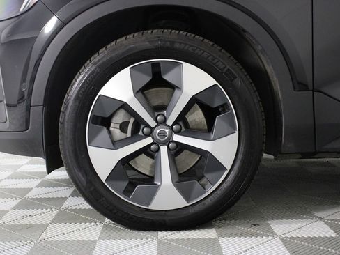 Certified 2025 Volvo XC40 B5 Plus image 28