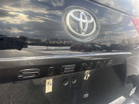 Used 2018 Toyota Sienna XLE Premium image 33