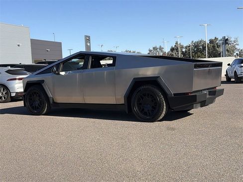 Used 2024 Tesla Cybertruck AWD Crew Cab image 29