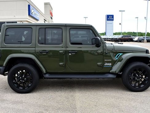 Used 2023 Jeep Wrangler Unlimited Sahara w/ Cold Weather Group AWD/4WD image 2