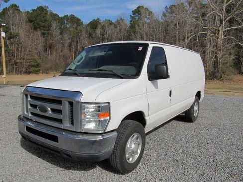 Used 2014 Ford E-250 and Econoline 250 w/ Power Group image 2