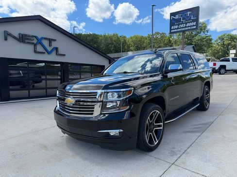 Used 2020 Chevrolet Suburban Premier AWD/4WD image 5