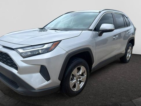 Used 2022 Toyota RAV4 XLE w/ Convenience Package FWD image 1