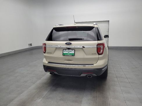 Used 2018 Ford Explorer Limited image 7