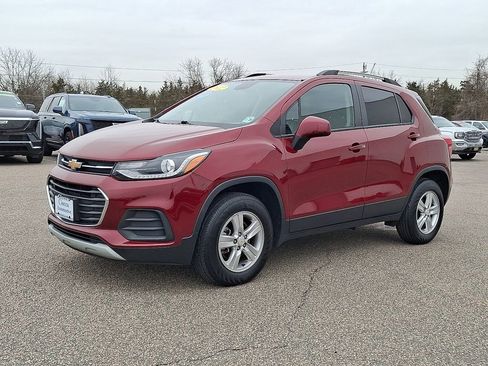 Used 2022 Chevrolet Trax LT w/ LT Convenience Package image 7