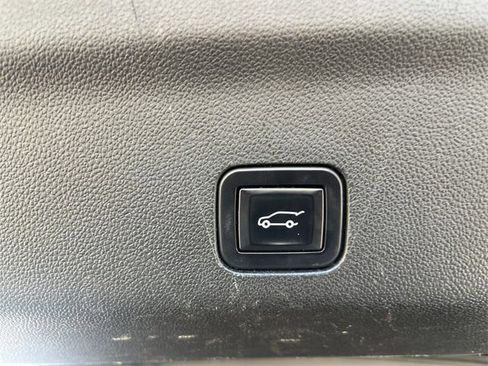 Used 2022 Cadillac Escalade Premium Luxury Platinum image 37