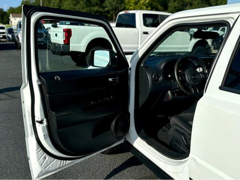 Used 2015 Jeep Patriot Latitude image 15