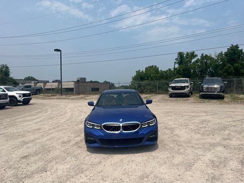 Used 2022 BMW 330i xDrive Sedan w/ M Sport Package AWD/4WD image 3