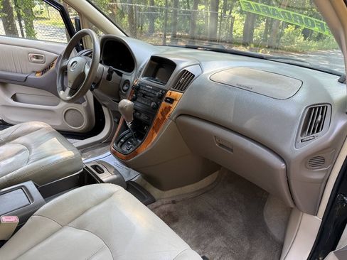 Used 2000 Lexus RX 300 4WD w/ Premium Pkg image 19