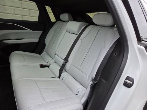 Used 2024 Cadillac Lyriq Luxury AWD/4WD image 37
