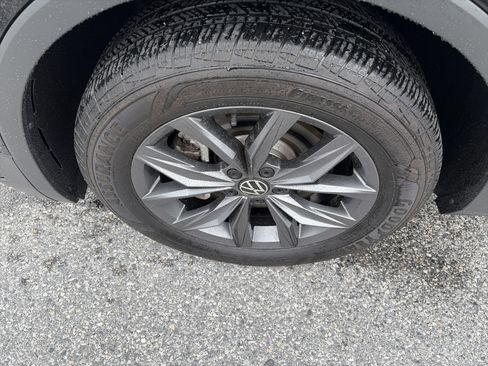 Used 2022 Volkswagen Tiguan SE image 11