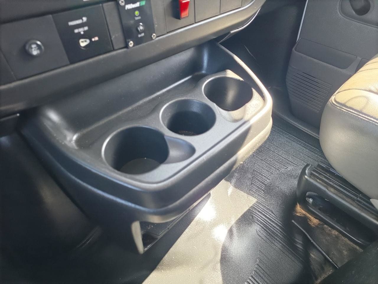 Used 2013 Chevrolet Express 2500 RWD image 28