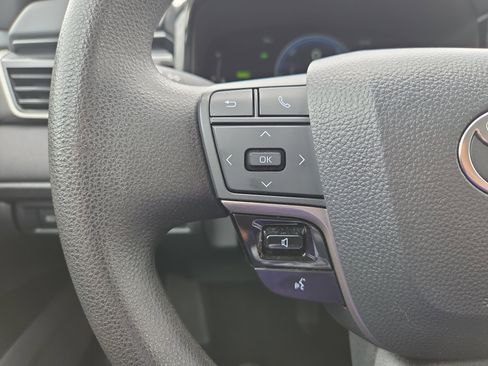 Used 2025 Toyota Camry LE FWD image 11