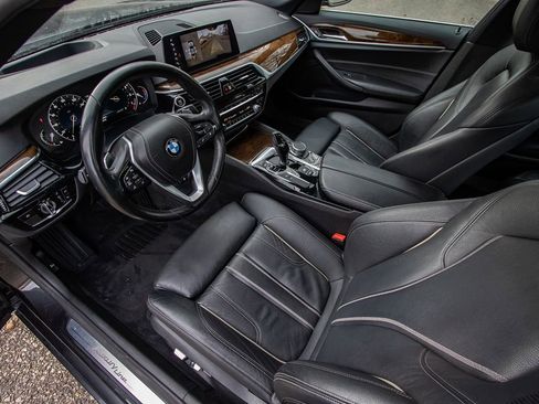 Used 2018 BMW 530i xDrive image 11