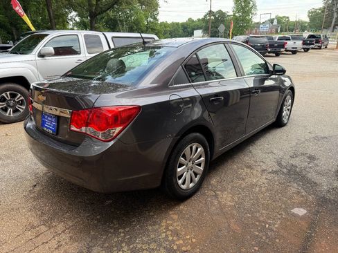 Used 2011 Chevrolet Cruze LS w/ Connectivity Package FWD image 5