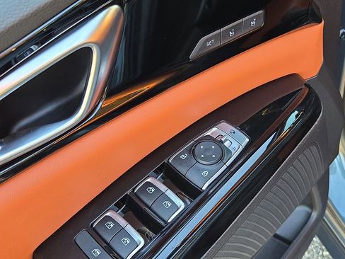 Certified 2024 Kia Carnival SX image 17