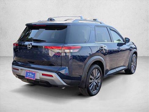 Used 2023 Nissan Pathfinder SL w/ SL Premium Package FWD image 5