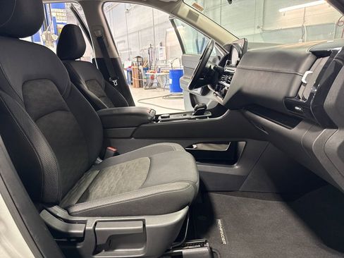 Used 2025 Nissan Pathfinder SV AWD/4WD image 30