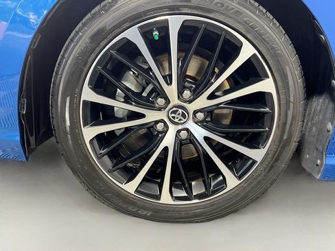 Used 2019 Toyota Camry SE w/ Convenience Package FWD image 14