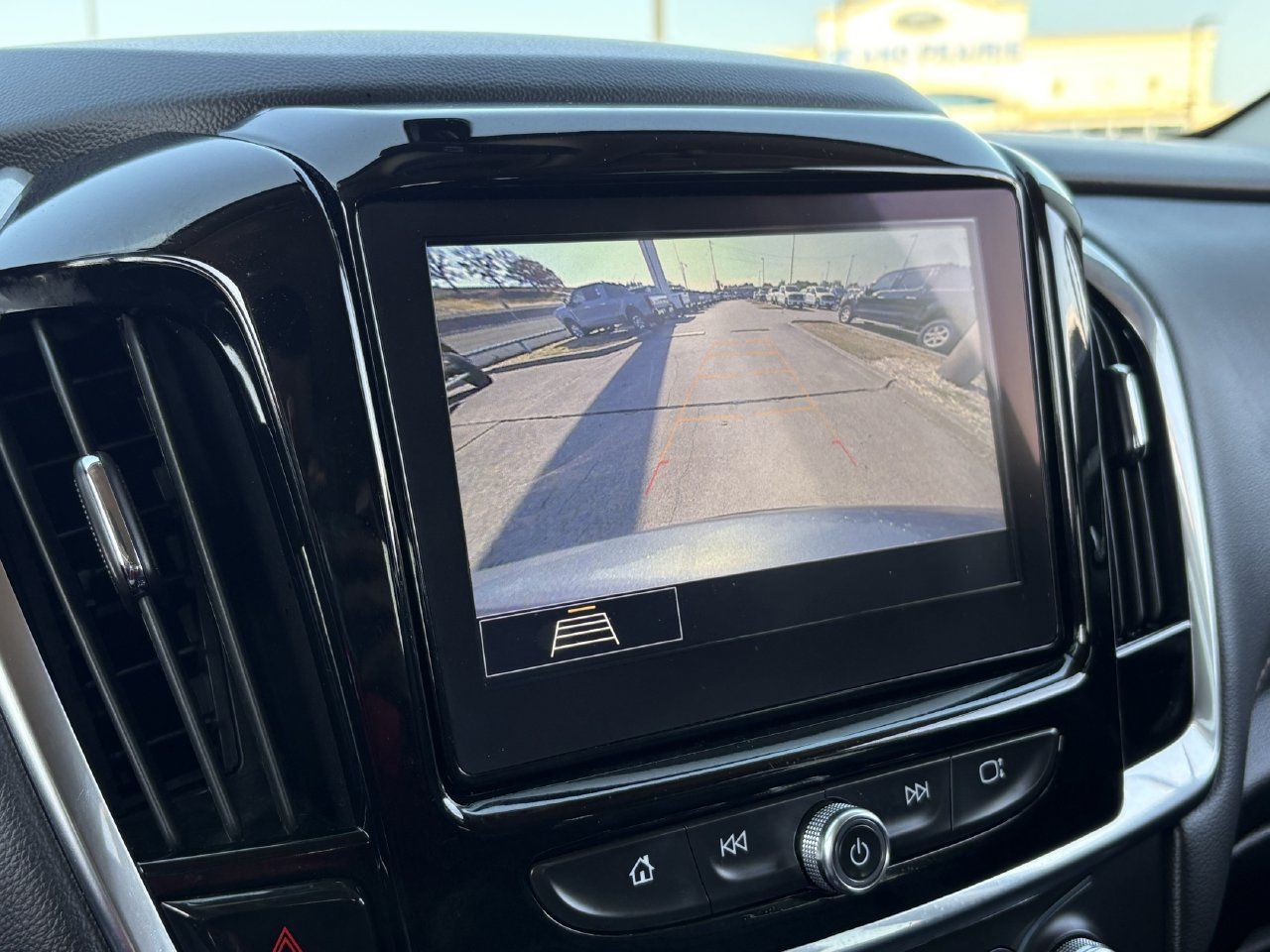 Used 2020 Chevrolet Traverse LT FWD image 21