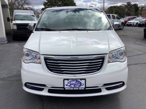 Used 2012 Chrysler Town & Country Limited image 6