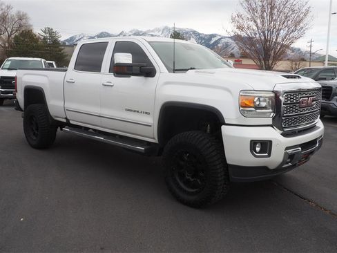 Used 2019 GMC Sierra 2500 Denali w/ Duramax Plus Package image 2